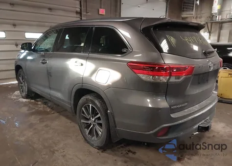 2017 Toyota Highlander Xle z USA, uszkodzony, nr VIN 5TDJZRFH4HS512025